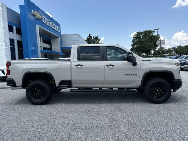 2026 Chevrolet Silverado 2500 HD ZR2 - Photo 2
