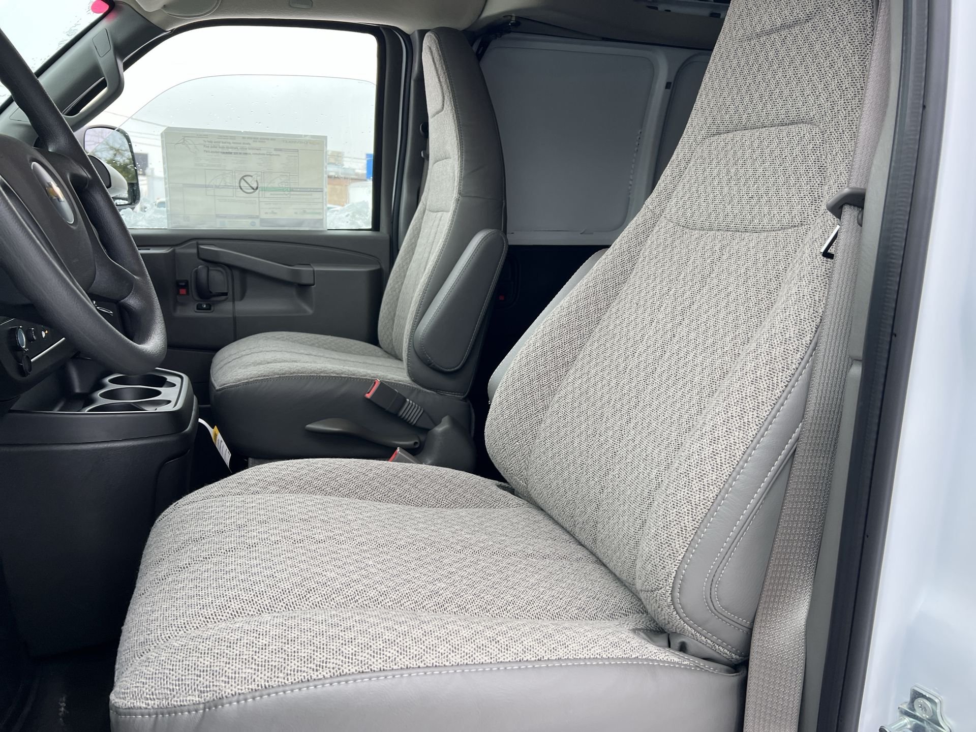 2025 Chevrolet Express Cargo Work Van - Photo 25