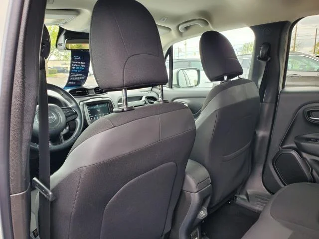 Used 2020 Alpine White Clearcoat Jeep Altitude image 25