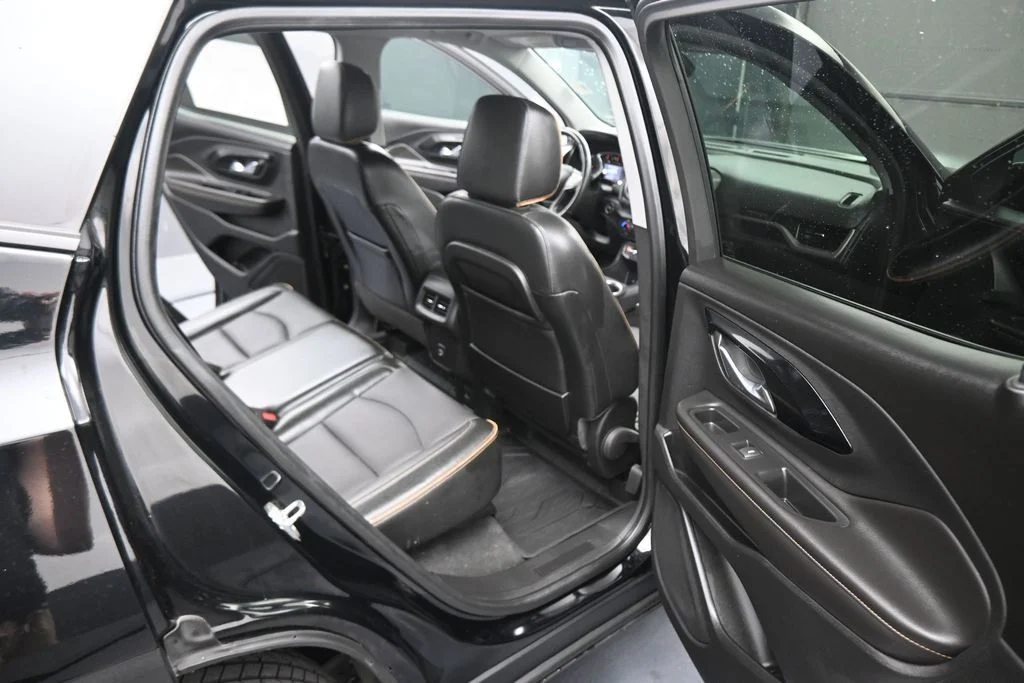Used 2022 Black GMC AT4 image 45