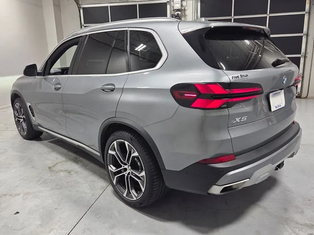 Used 2024 Gray BMW xDrive40i image 8