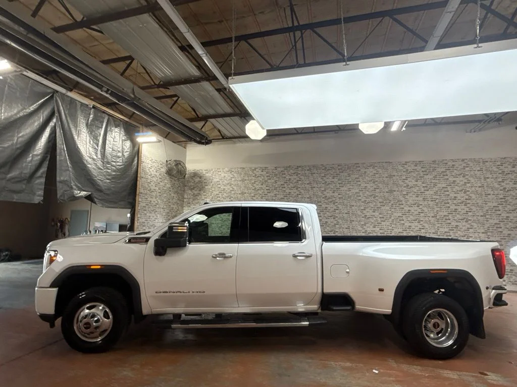 Used 2020 White Frost Tricoat GMC Denali image 4