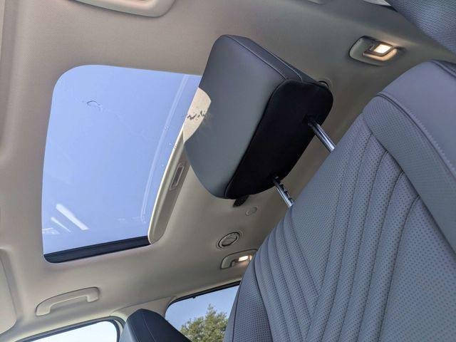 New 2027 White Hyundai Blue SEL Premium 8P image 22