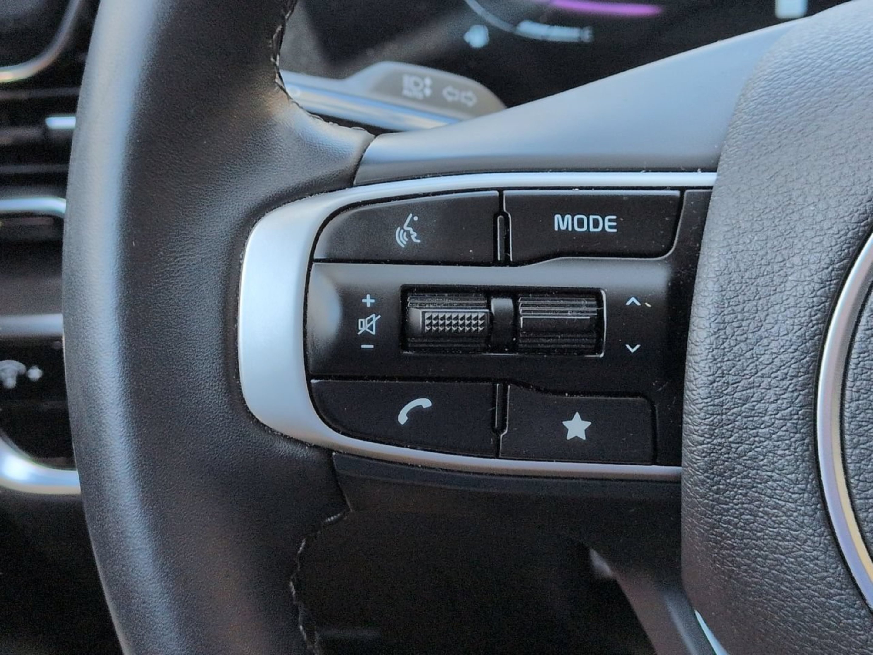 Used 2024 Glacial White Pearl Kia EX image 28