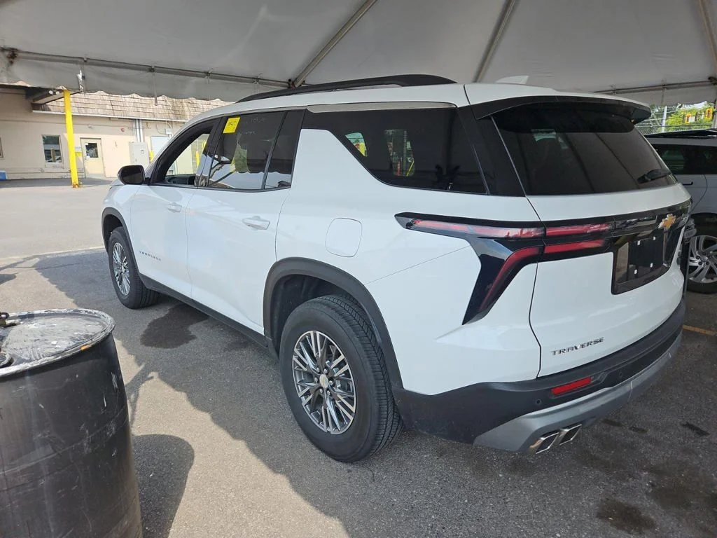 Used 2025 White Chevrolet LT image 7