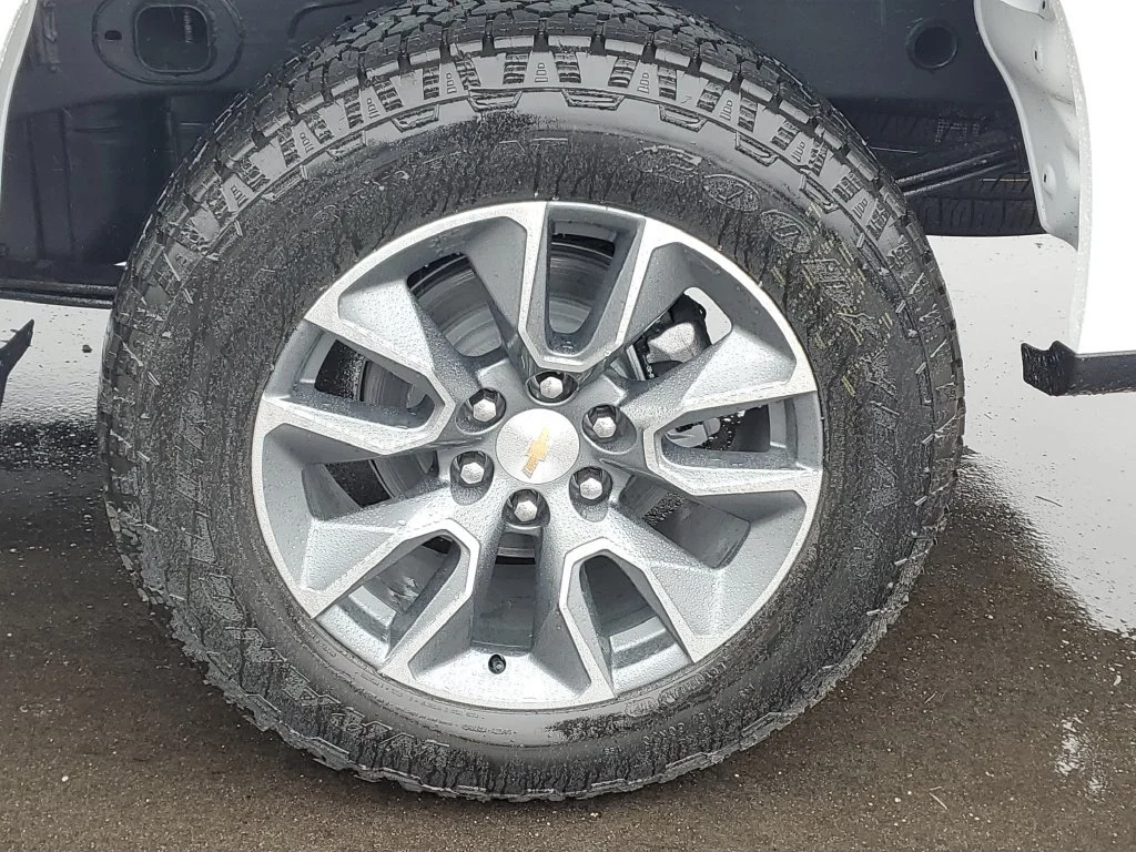 New 2026 Summit White Chevrolet LT (2FL) image 28