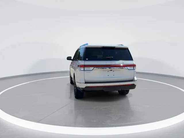 Used 2023 White Lincoln Reserve image 6