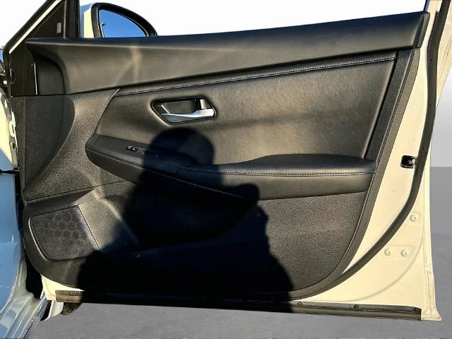 Used 2025 White Nissan SV image 29