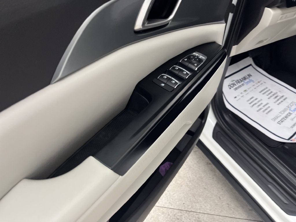 Used 2023 White Kia LX image 10