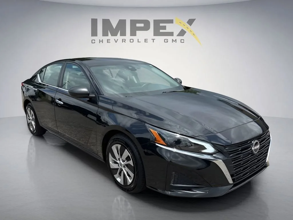 Used 2025 Black Nissan S image 7