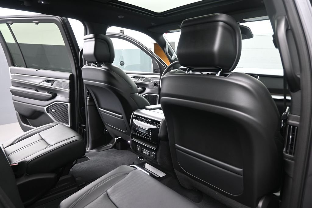 New 2026 Baltic Gray Metallic Clearcoat Jeep Limited Reserve image 27