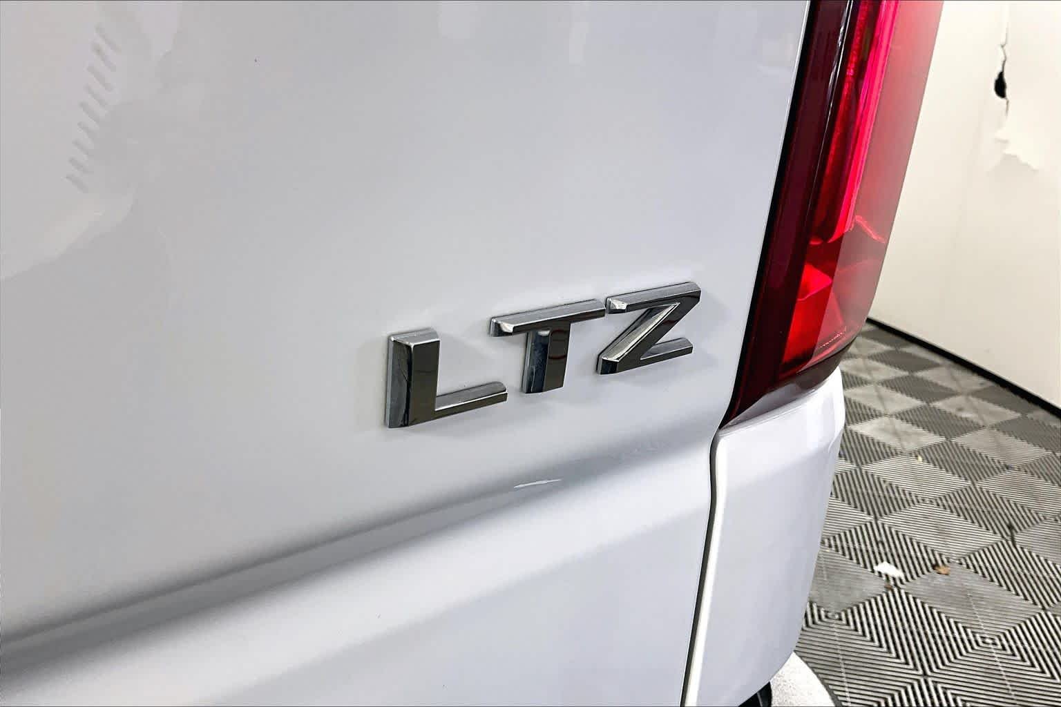 Used 2024 Summit White Chevrolet LTZ image 10