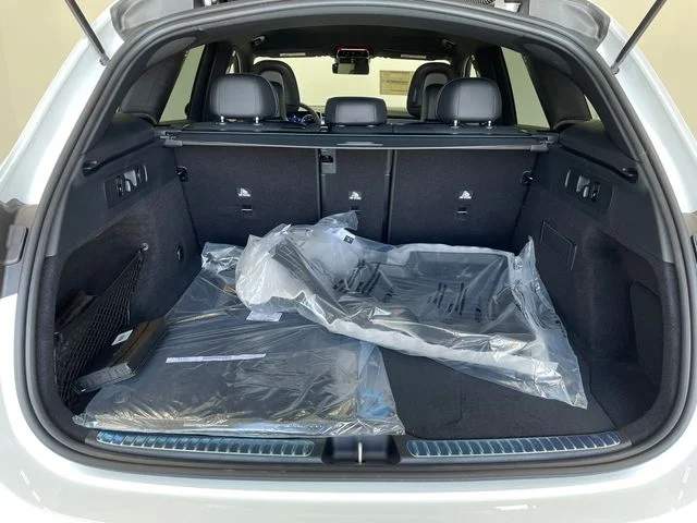 New 2026 Polar White Mercedes-Benz GLC 300 image 8