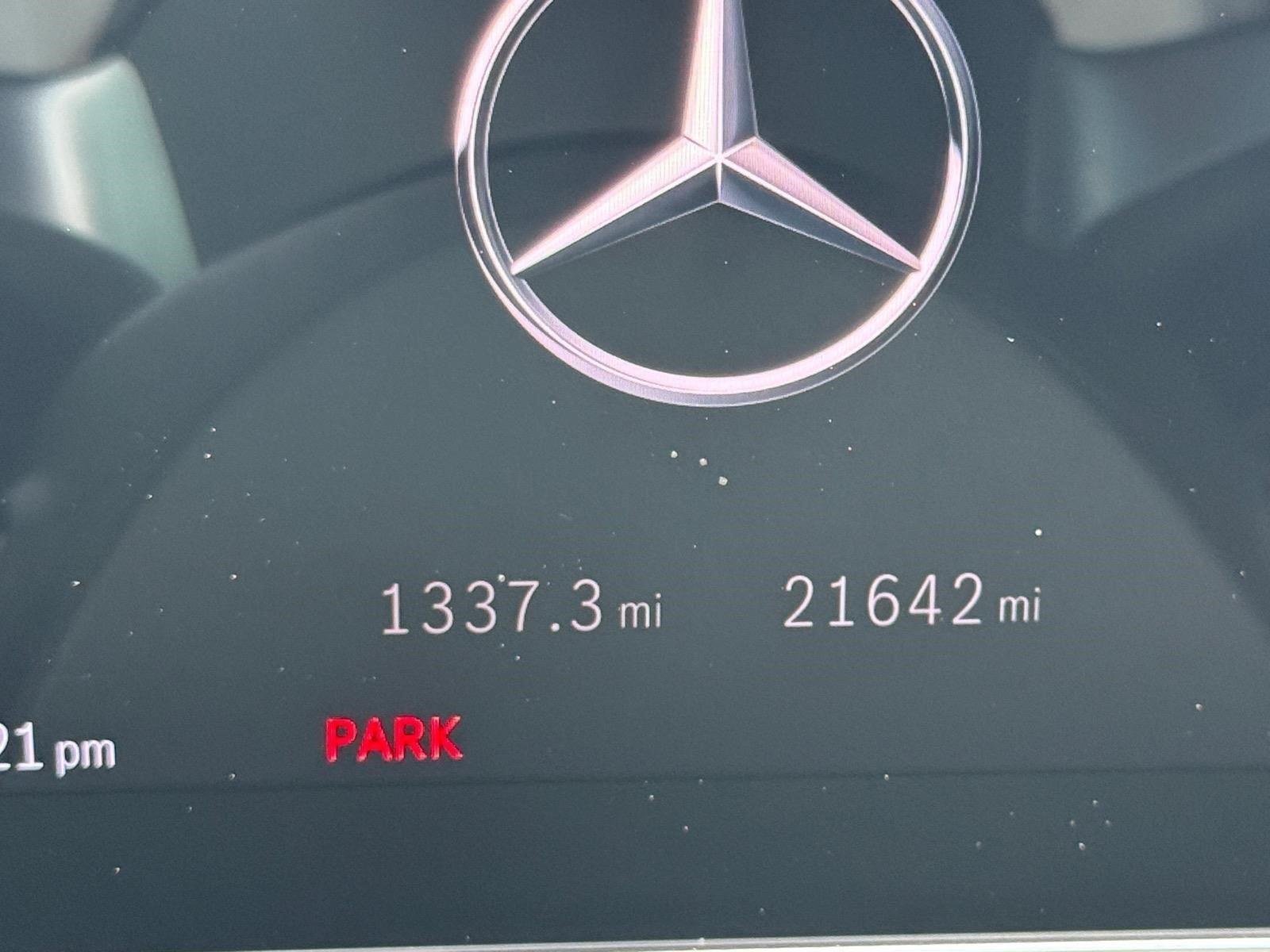 Used 2024 Polar White Mercedes-Benz GLC 300 image 24