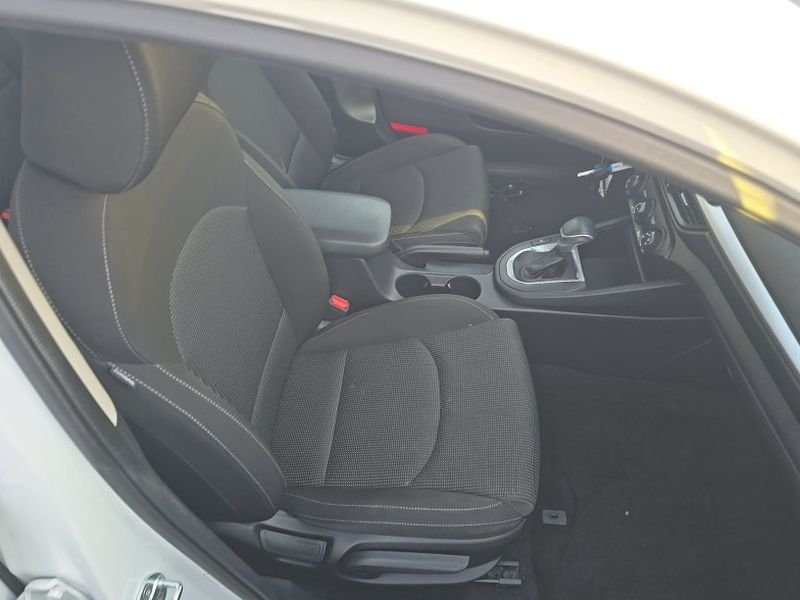 Used 2021 White Kia LXS image 16