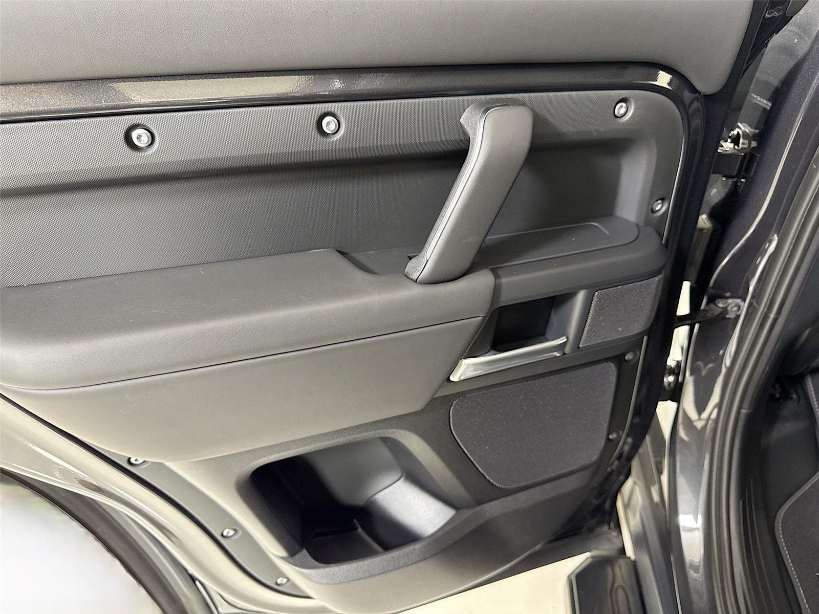 Used 2026 Carpathian Grey Premium Metallic Land Rover X-Dynamic SE | Urban Widetrack Build image 22