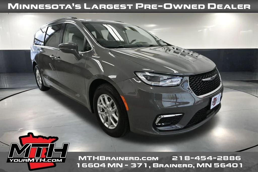 2022 Chrysler Pacifica Touring L's photo