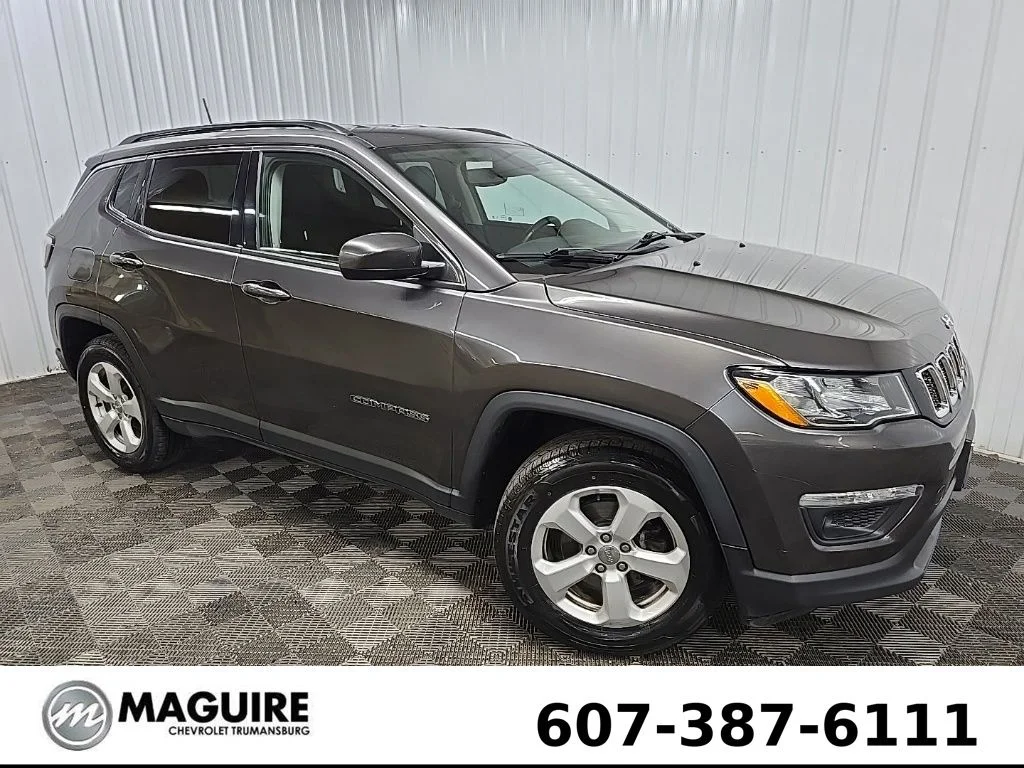 Used 2019 Gray Jeep Latitude image 7