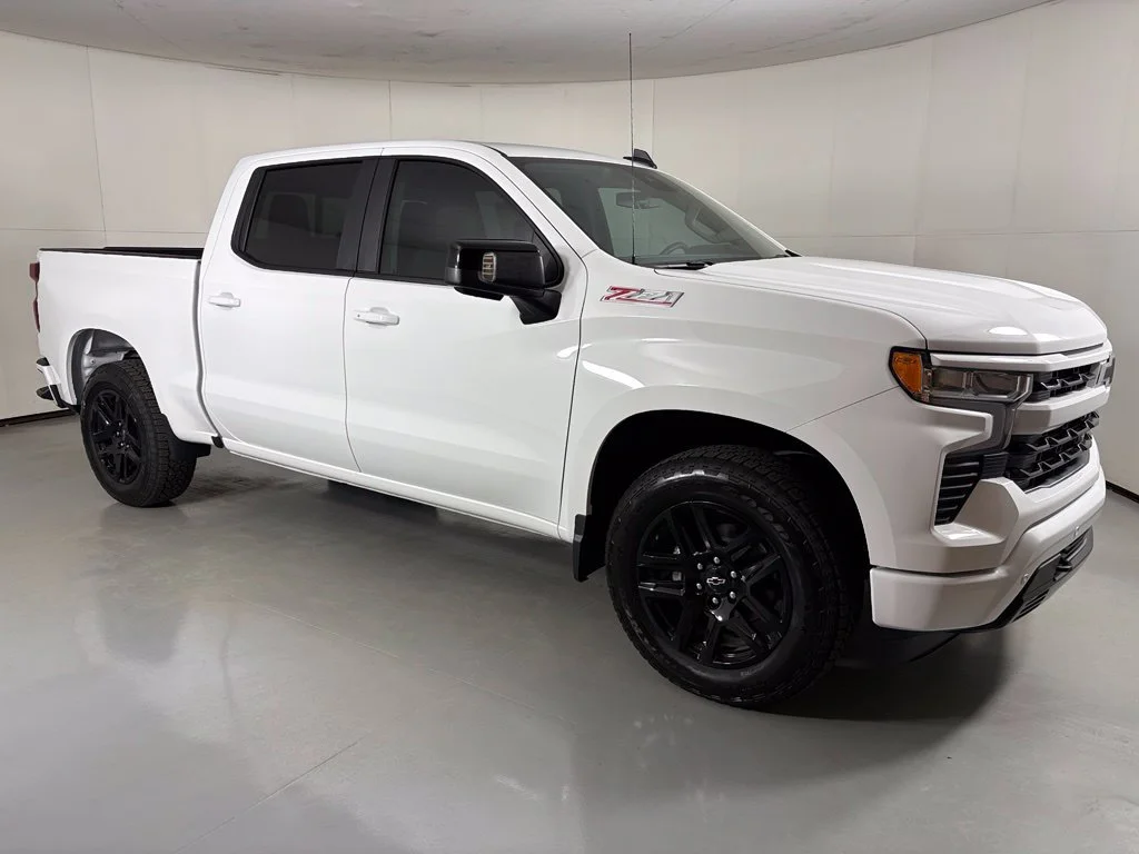 New 2026 Summit White Chevrolet RST image 11