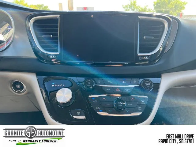 2023 Chrysler Pacifica Touring L - Photo 19