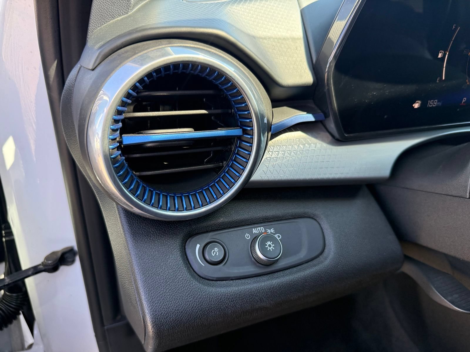 2024 Chevrolet Trax LT - Photo 17