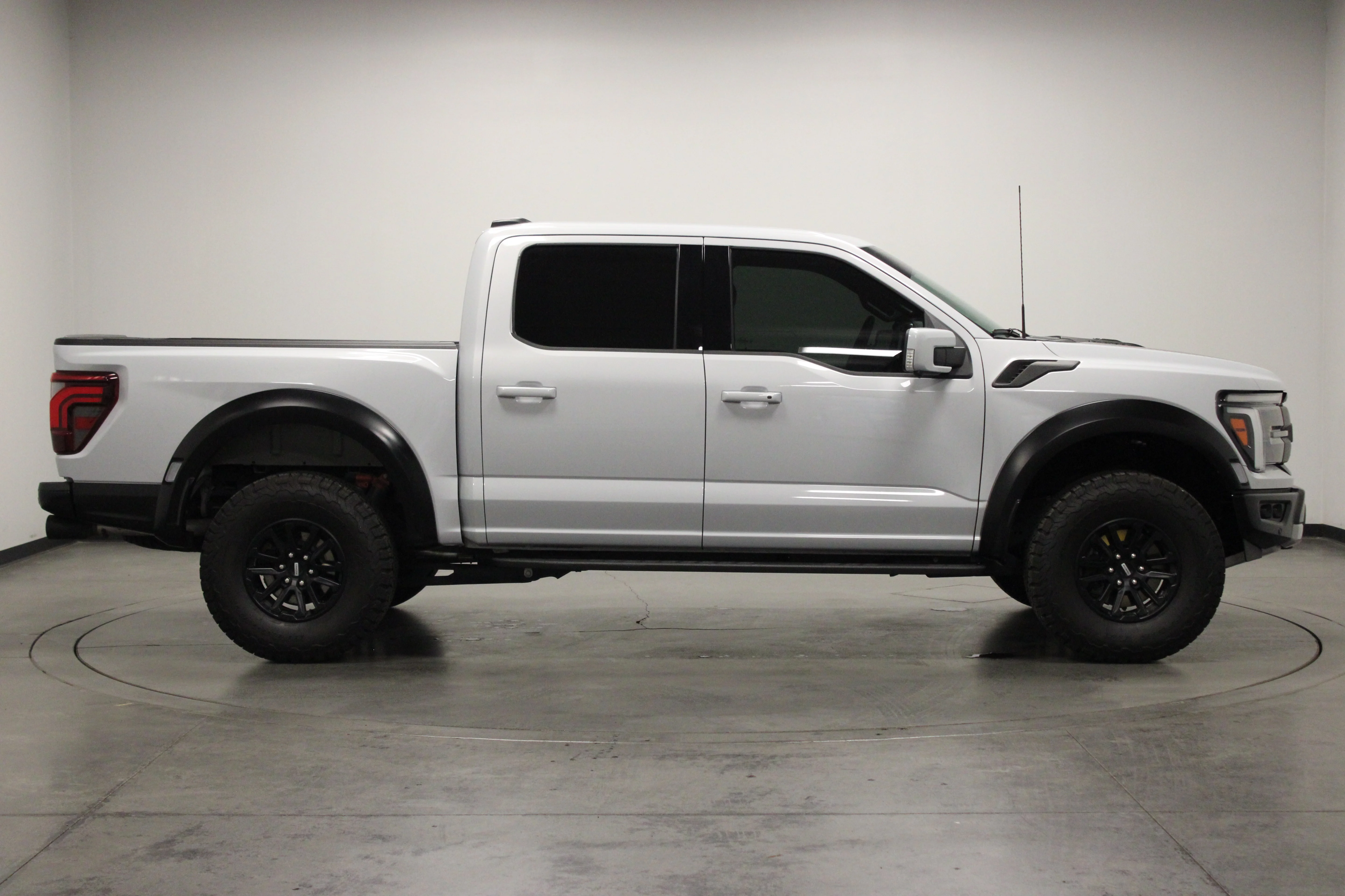 Used 2025 Space White Metallic Ford Raptor image 9