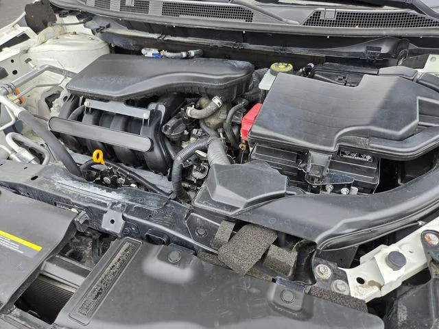 Used 2018 White Nissan  image 23
