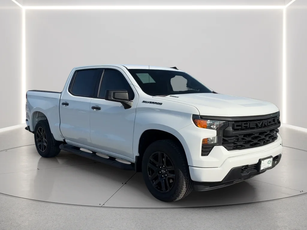 Used 2024 White Chevrolet Custom image 3