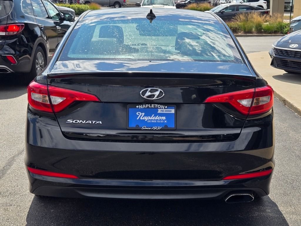 Used 2017 Phantom Black Hyundai SE image 11