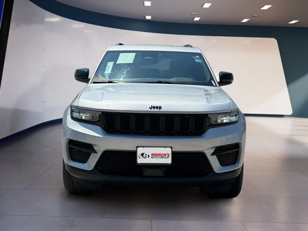 Used 2025 Silver Jeep Altitude image 8