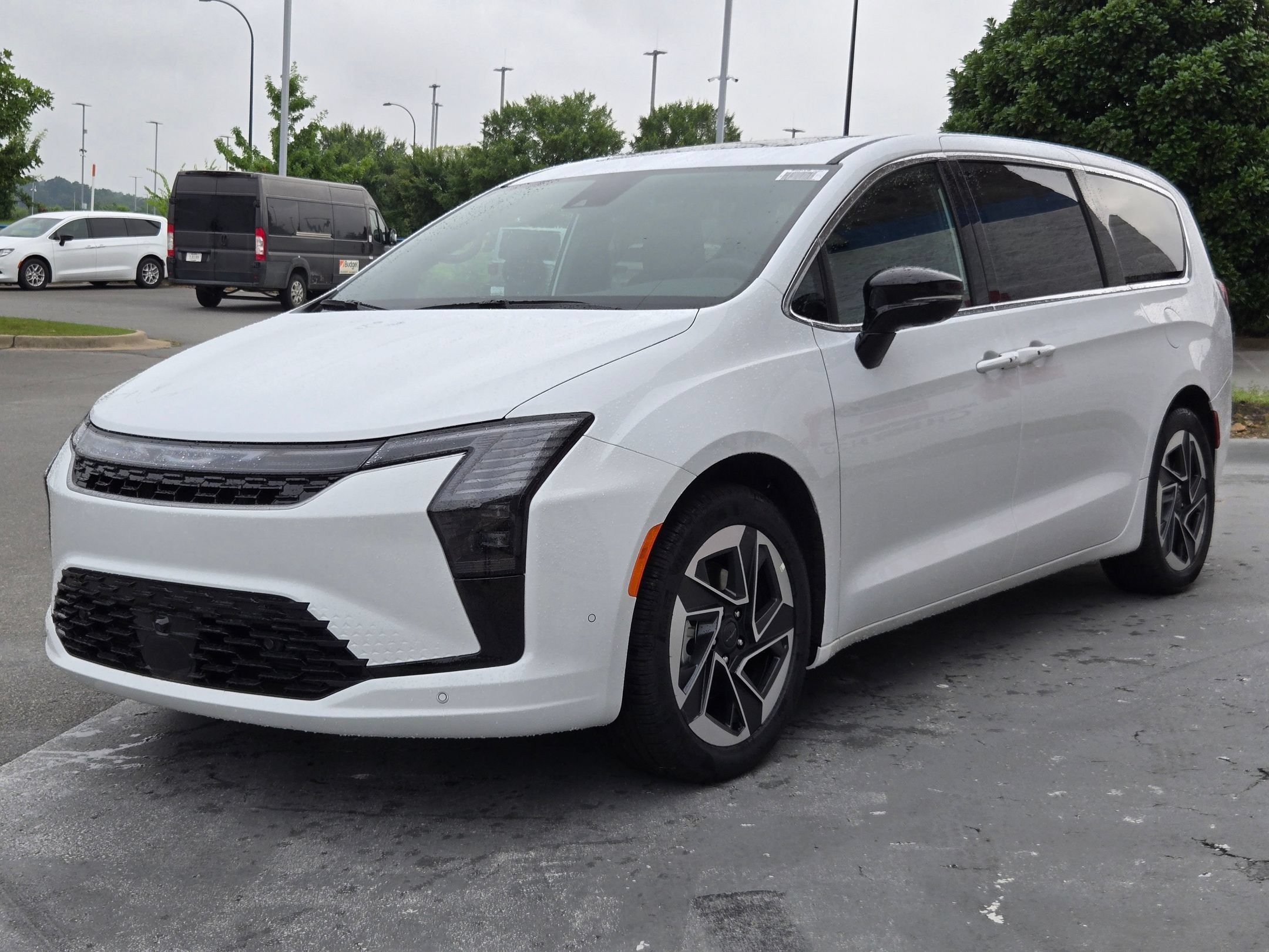 New 2027 Bright White Clear-Coat Exterior Paint Chrysler Limited image 3