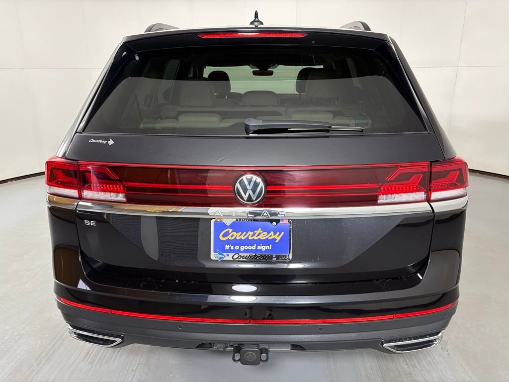 Used 2024 Black Volkswagen 2.0T SE w/Technology image 7