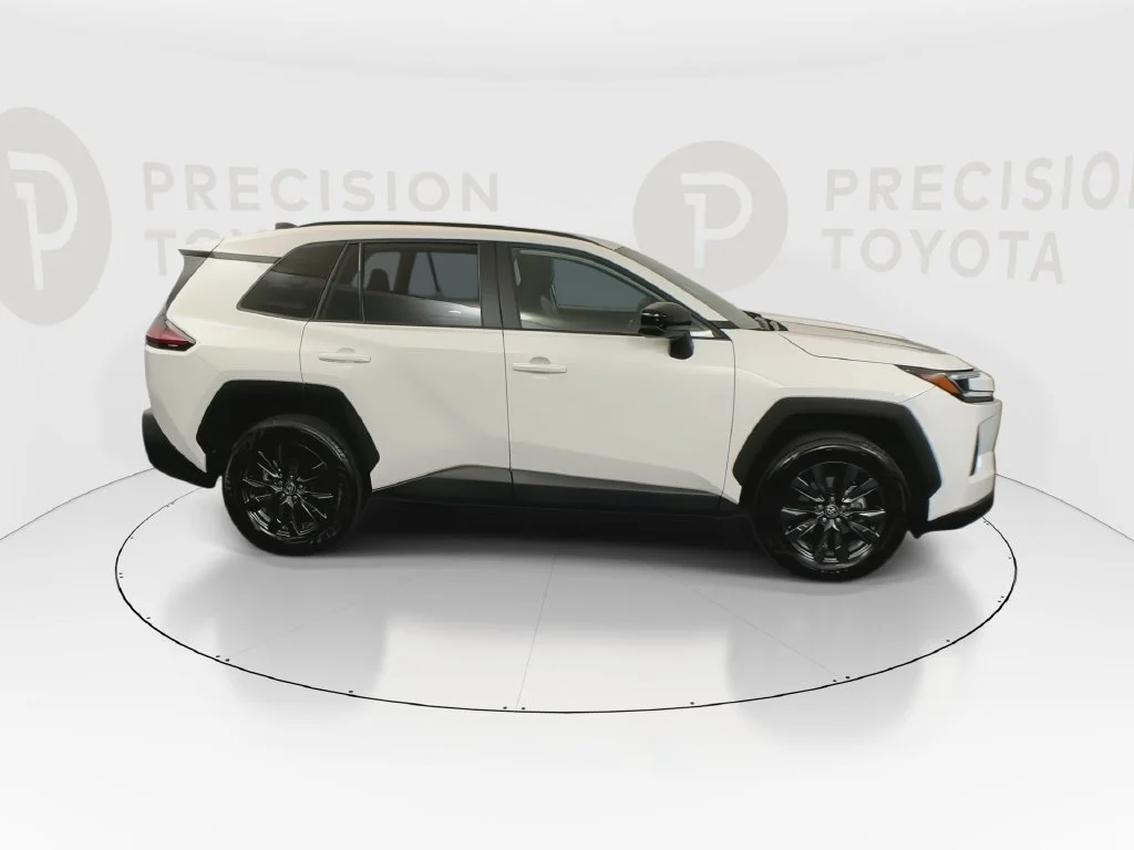 Used 2026 Ice Cap Toyota XLE Premium image 8