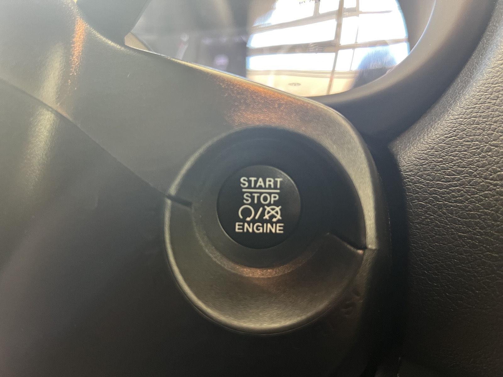 Used 2020 Colorado Red Clearcoat Jeep Latitude image 12