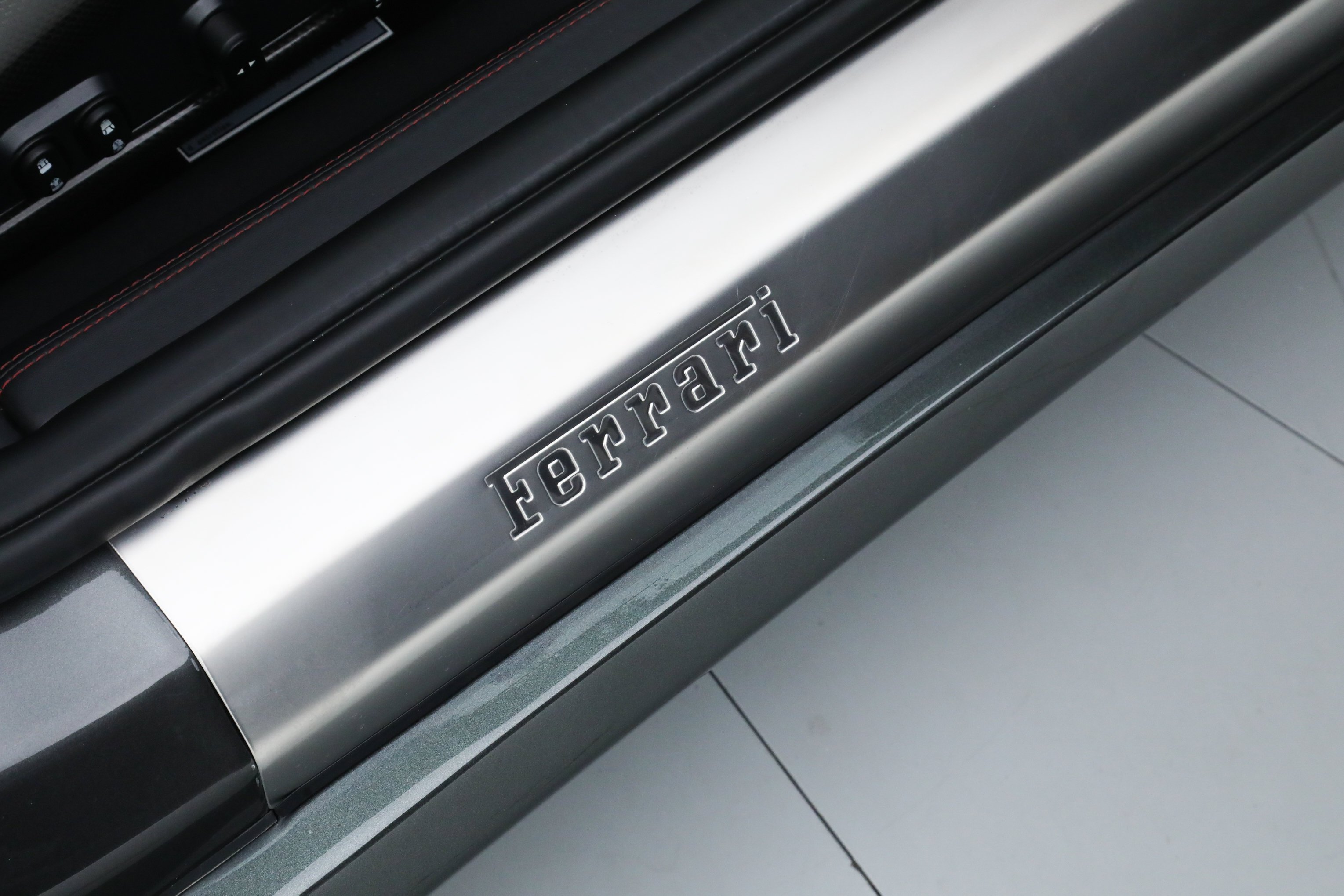 Used 2009 Gray Ferrari  image 25