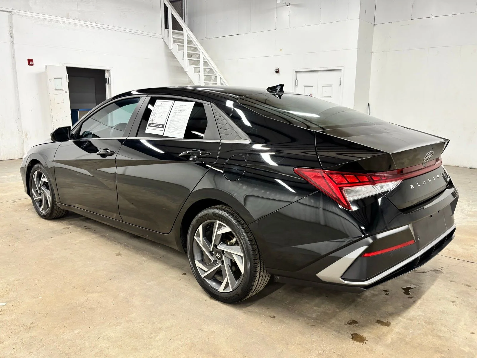 Used 2024 Black Hyundai Limited image 5