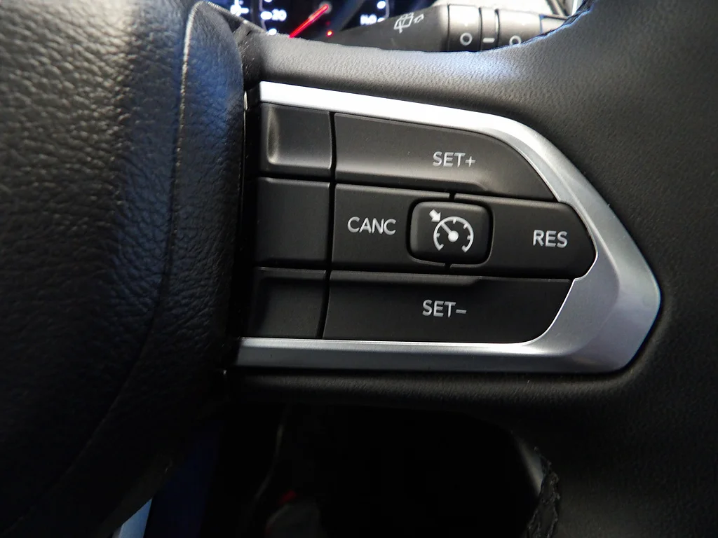 Used 2024 Bright White Clear Coat Jeep Latitude Lux image 31