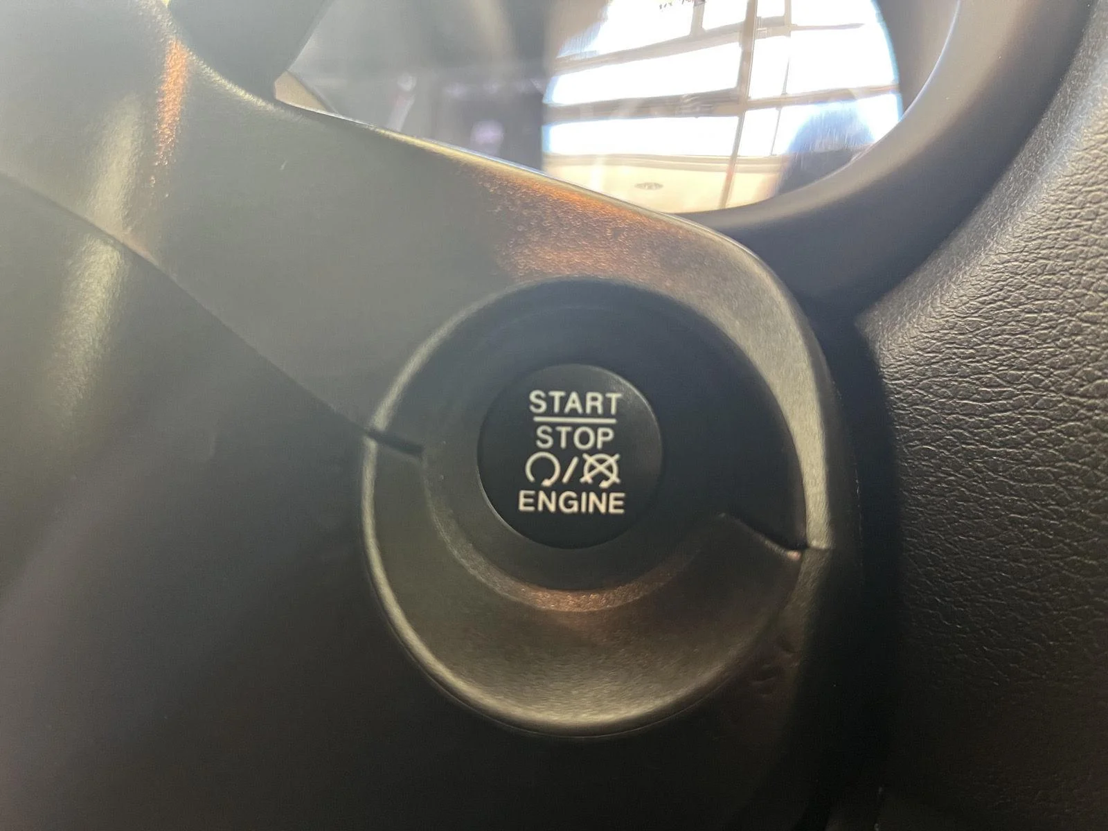 Used 2020 Colorado Red Clearcoat Jeep Latitude image 12