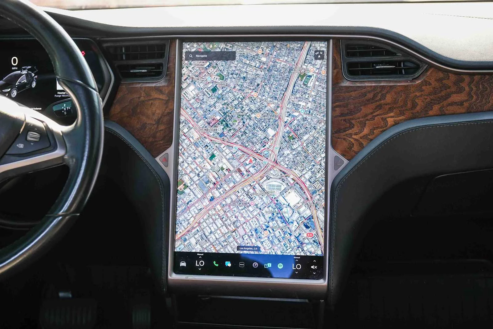Used 2018  Tesla  image 14