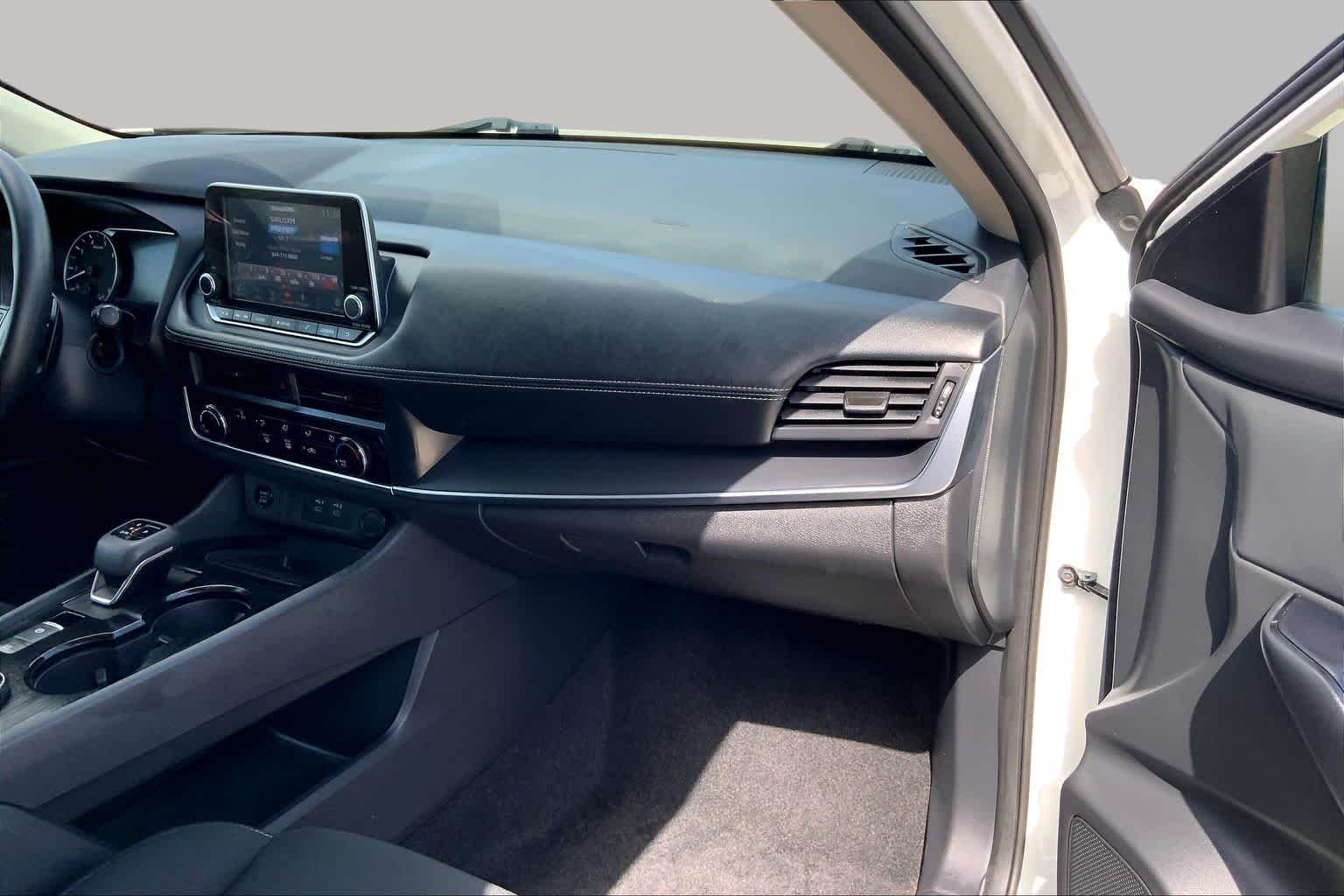 Used 2024 Glacier White Nissan S image 18