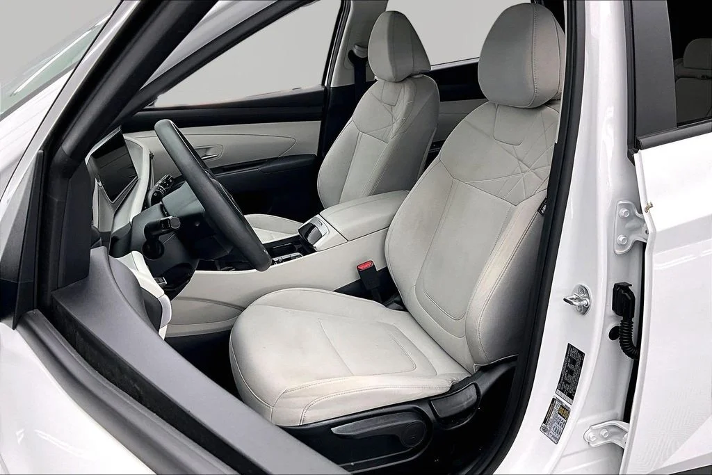 Certified Used 2025 White Pearl Hyundai SE image 25