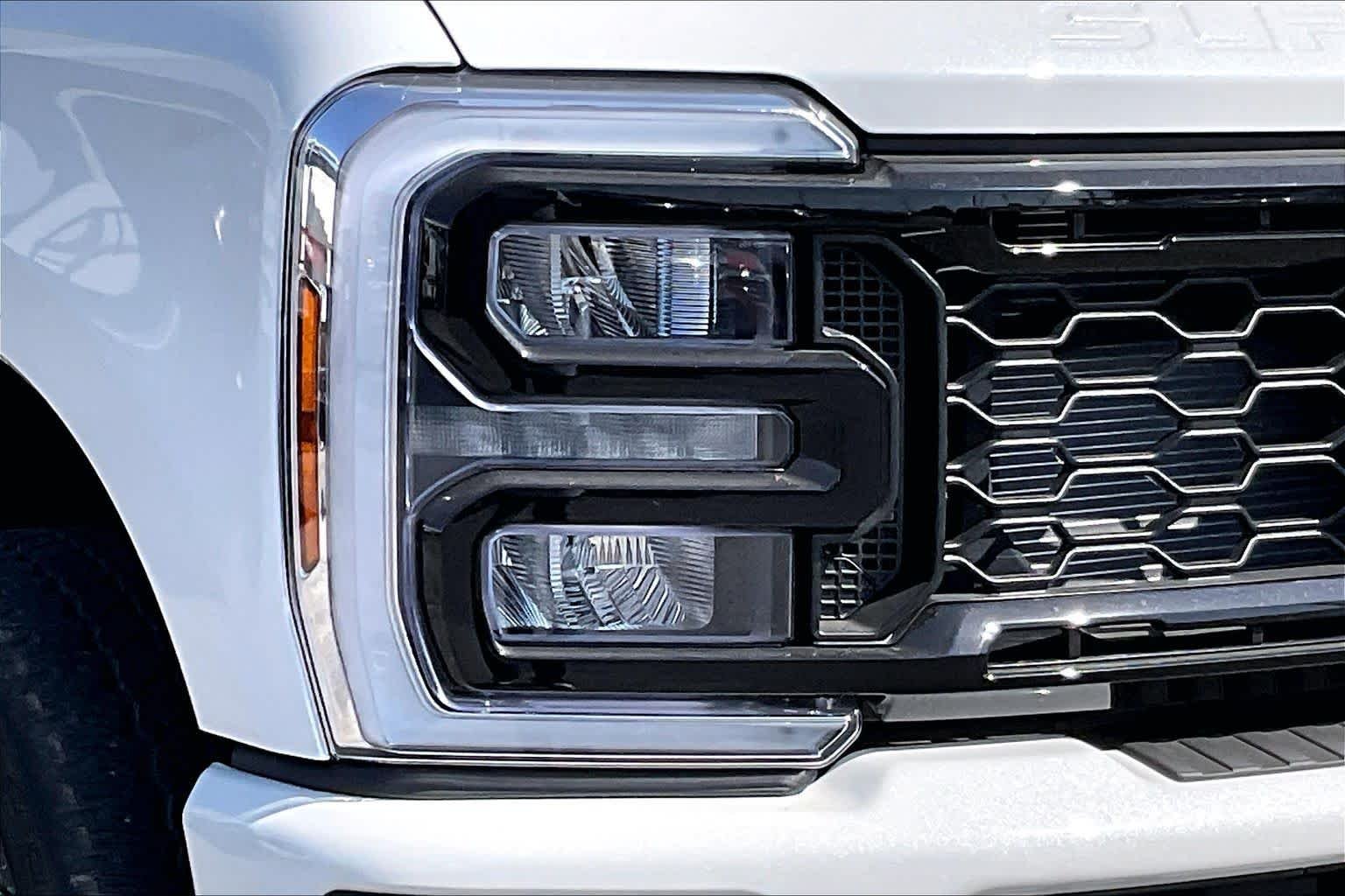 New 2026 Star White Metallic Tri-Coat Ford F-250® Lariat® image 10