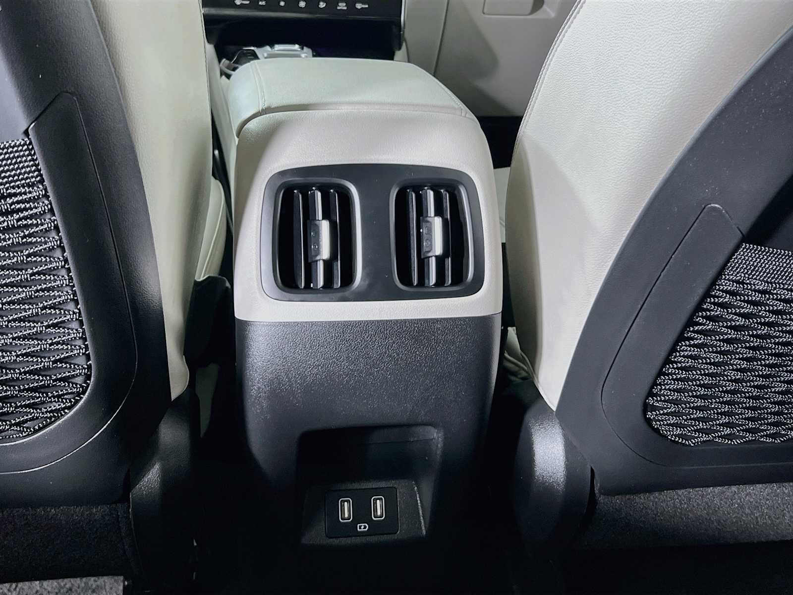 Used 2024 Hampton Gray Hyundai Limited image 27