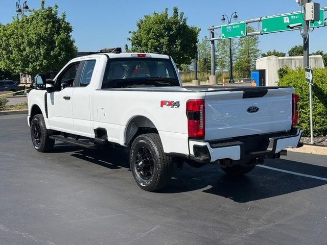 Used 2025 White Ford XL image 3
