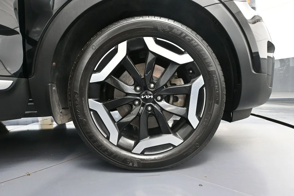 Used 2023 Black Kia EX X-Line image 14