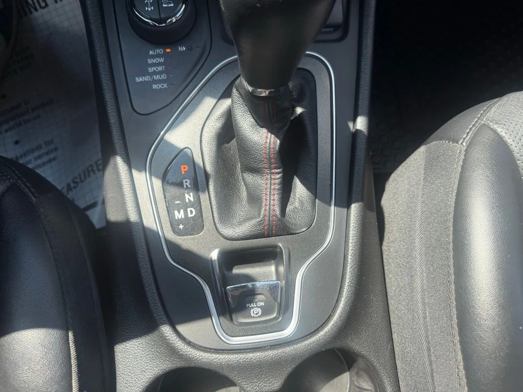 Used 2022 White Jeep Trailhawk image 25