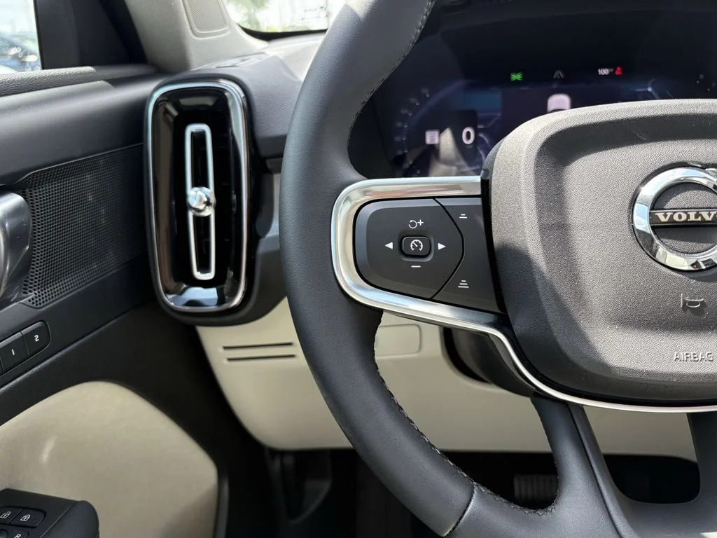 2026 Volvo XC40 Plus - Photo 15