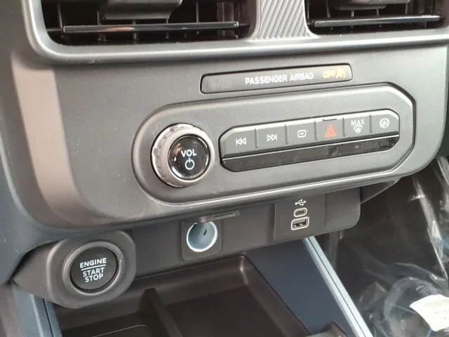 New 2026 Oxford White Ford XLT image 39