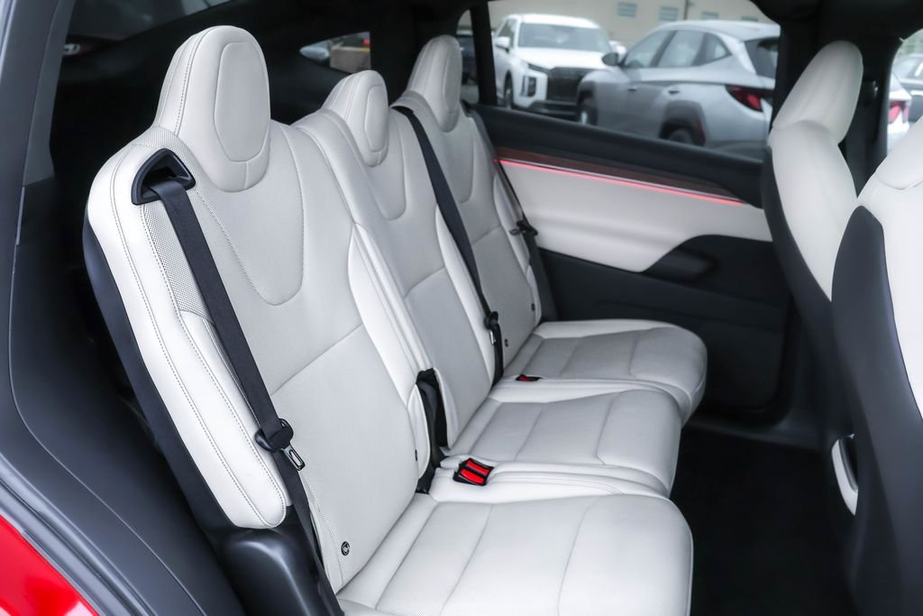 Used 2024  Tesla Base image 22