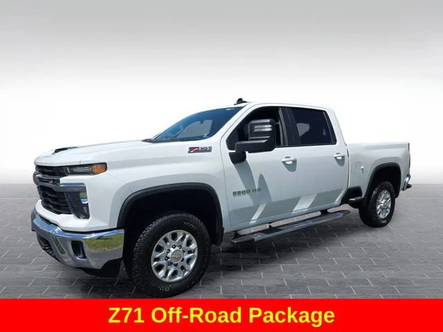 Used 2025 Summit White Chevrolet LT image 4